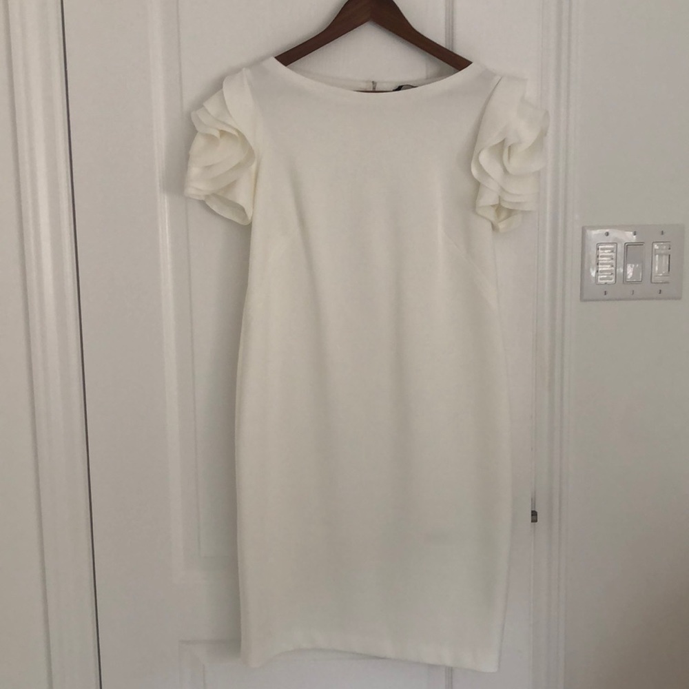 Beautiful white maternity dress by Pietro Brunelli size small
Made in italy